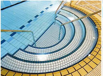 选择合适的泳池砖 打造专属自己的舒适泳池